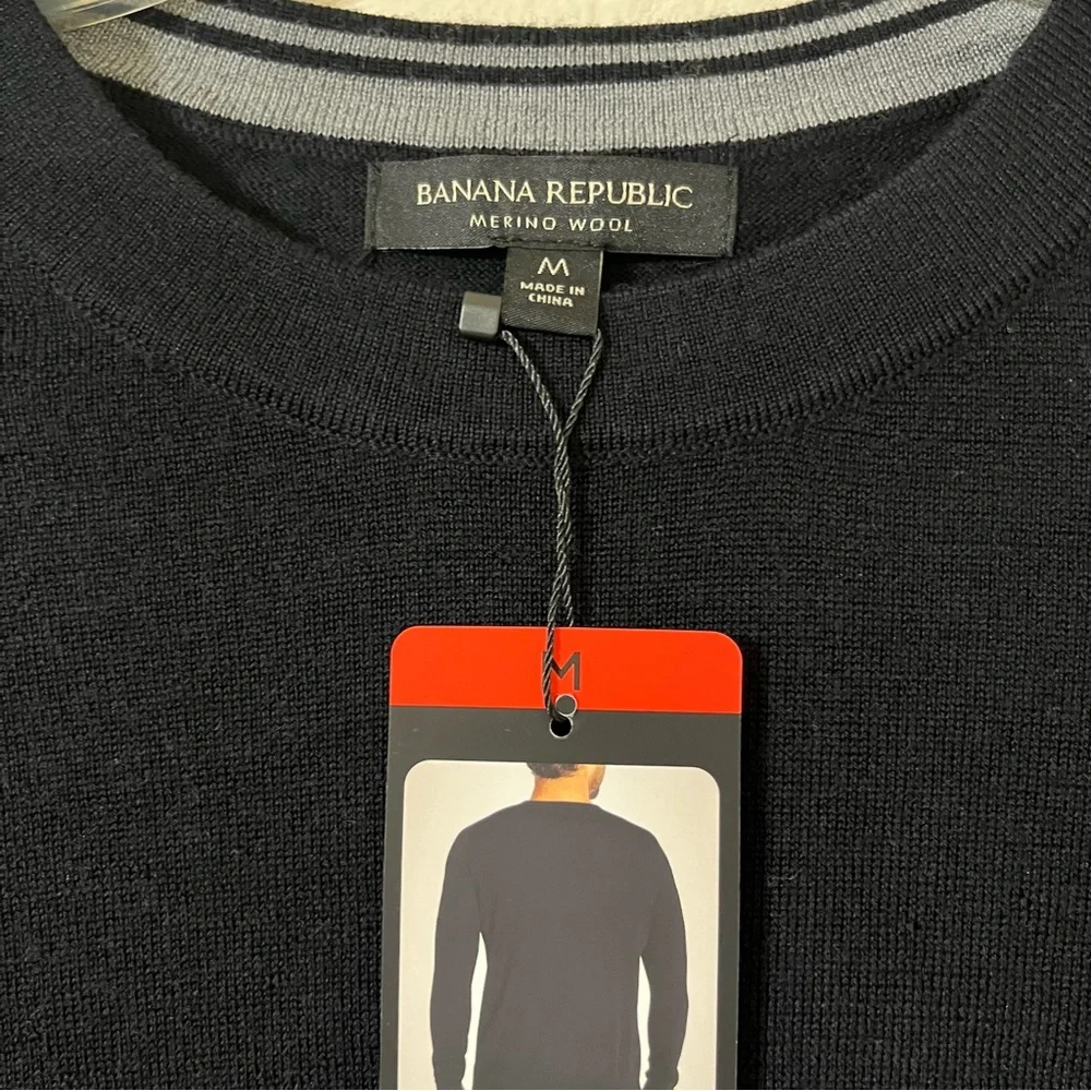 Banana Republic Men’s Crew Neck Sweater - Picture 3 of 9